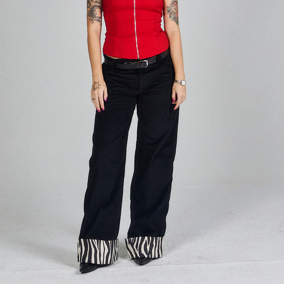Calça Preta Barra de Zebra